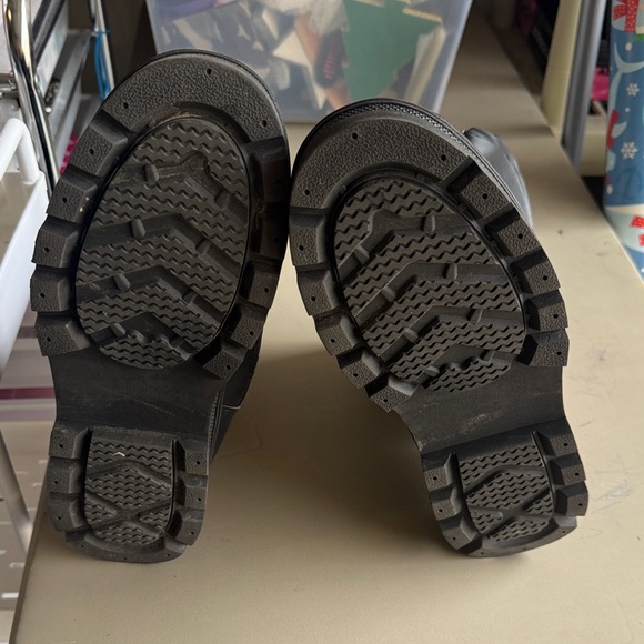 Black Winter Boots with Drawstring size 9 - Picture 2 of 4